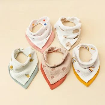 Четыре слоя чистого хлопкового марлевого полотенца от слюны, детское многофункциональное полотенце с квадратным принтом, подходящее по цвету к треугольному полотенцу, нагрудник